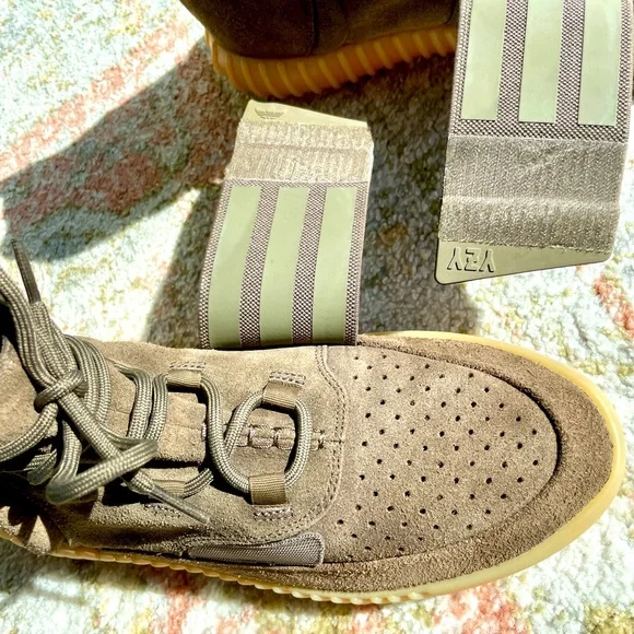 adidas Yeezy Boost 750 Light Brown Gum (Chocolate) - Size 10.5